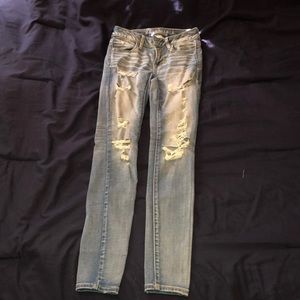 AEO Destroyed Super Stretch Light Wash Jeans